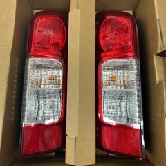 日産NV350 純正テールランプ