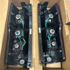 日産NV350 純正テールランプの画像