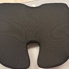 IKSTAR チェアパッド 低反発 椅子 クッション 裏面は滑り止め加工され 通気性 ブラックの画像