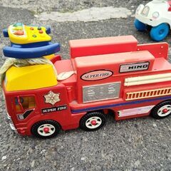 幼児用の乗用の消防車の画像