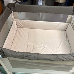 アップリカ 折りたたみ　ベビーベット 