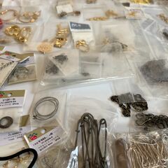アクセサリー ビーズ ハンドメイド資材 ゴールド シルバー 大容量まとめ売り の画像