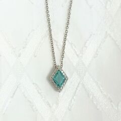 ダイヤ型 グリーンジルコニアネックレス