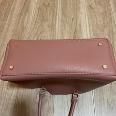 ピンクショルダーバッグの画像