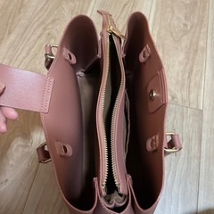 ピンクショルダーバッグの画像