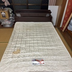 ダブルベッド　フレーム　マットレスセット　家まで
取りに来てくれ...