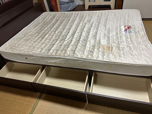 ダブルベッド　フレーム　マットレスセット　家まで
取りに来てくれる方助かります！