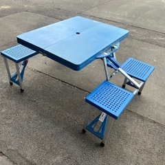 アウトドア用一体型チェア付きテーブルの画像
