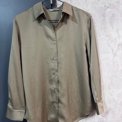 ユニクロ　ブラウス　S 美品
