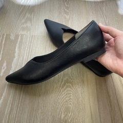 黒 パンプスの画像