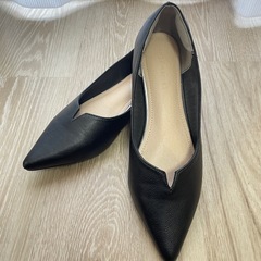 黒 パンプス
