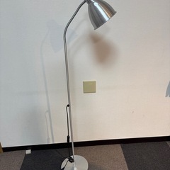 電気スタンド　間接照明