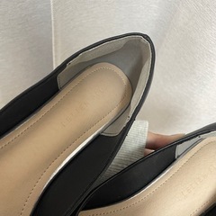 黒 パンプスの画像