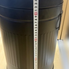 ニトリ ペダル式 スチールゴミ箱 の画像