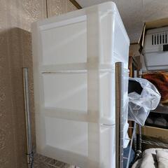 値下げしました。美品　衣類ケース三段棚　の画像