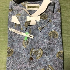 長袖シャツ　Lサイズ