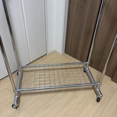 ハンガーラックの画像