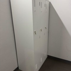 鍵付きスチールロッカー