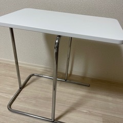 IKEA サイドテーブルの画像