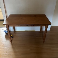 木製テーブル