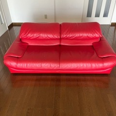 真っ赤な高級総本革ソファ　　