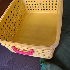 無料　おもちゃバスケット