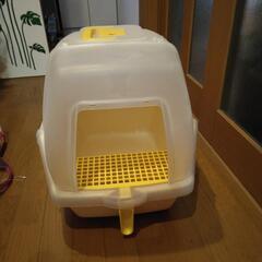 猫のトイレとキャリーバッグ