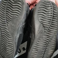 黒スニーカー 18cmの画像