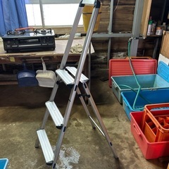 取引中　脚立