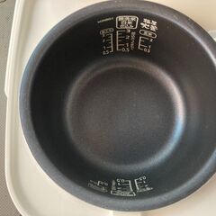 美品　アイリスオーヤマ　炊飯ジャー　極厚火釜　ERC-MB30-W　3合炊き　マイコン式 米屋の旨み　の画像