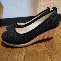 黒のパンプスの画像