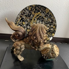 獅子と皿の画像