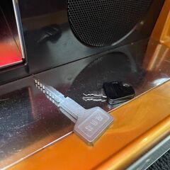 パチスロおそ松さん ～驚～ 実機 パチスロ スロット コイン不要機付 直接引取の画像