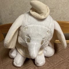 Disney　ダンボ　100thプラチナホワイト　超BIGぬいぐるみ