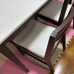 即完売した机 3脚イスセットの画像