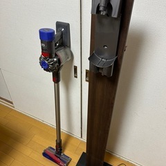 【美品】ダイソン掃除機　V8 専用スタンド付き