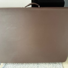 JB World製の折りたたみ式簡易エステベッドの画像