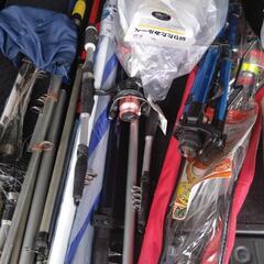 魚釣り釣り竿多数の画像