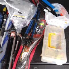 魚釣り釣り竿多数の画像