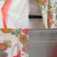 小紋 花々に蝶々模様 薄黄緑ｘ緑色ｘ多色 絹 バチ衿 仕立て上がり着物 身丈158cm 【キモノオフ野々市若松店】の画像