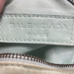 BALENCIAGAポーチの画像