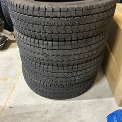 ブリヂストンスタッドレスタイヤほぼ新品
