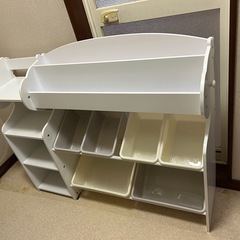おもちゃ本棚😊