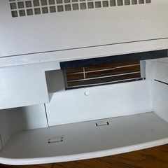 シャープの加湿セラミックファンヒーターHX-H120-Wです。の画像