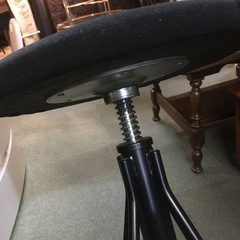 座面高さ調節可能。クッションスツール【F00932】の画像