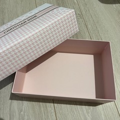 Dior 箱 インテリアの画像