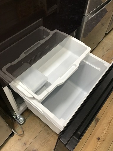 ●販売終了●Hisense    3ドア冷蔵庫　2019年製　282L    自動製氷無し　中古品　※脚のコロが1個破損してます