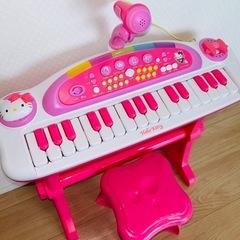 サンリオ ハローキティ 卓上電子キーボード 椅子付き 音楽 鍵盤楽器 知育玩具の画像