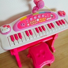 サンリオ ハローキティ 卓上電子キーボード 椅子付き 音楽 鍵盤楽器 知育玩具の画像