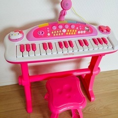 サンリオ ハローキティ 卓上電子キーボード 椅子付き 音楽 鍵盤...